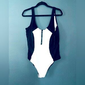 Xoxo womens one piece swimsuit 3X black and white brand new without tag